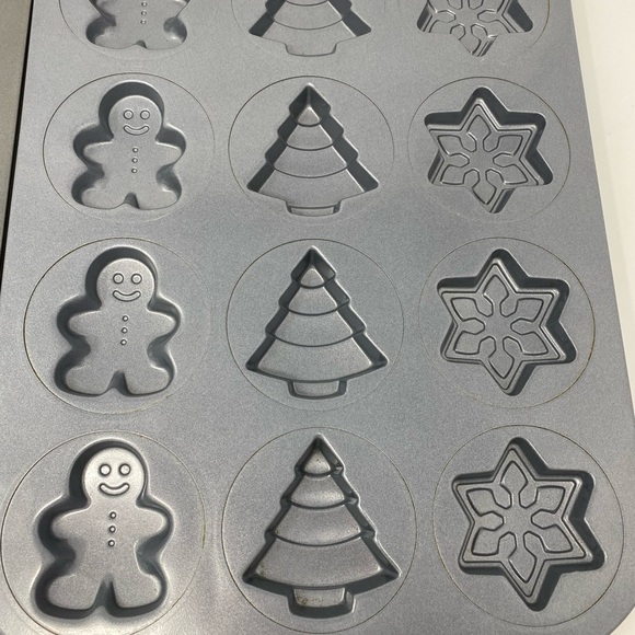 Wilton Holiday Cookie Mold Set - Black and Gray - Picture 3 of 4